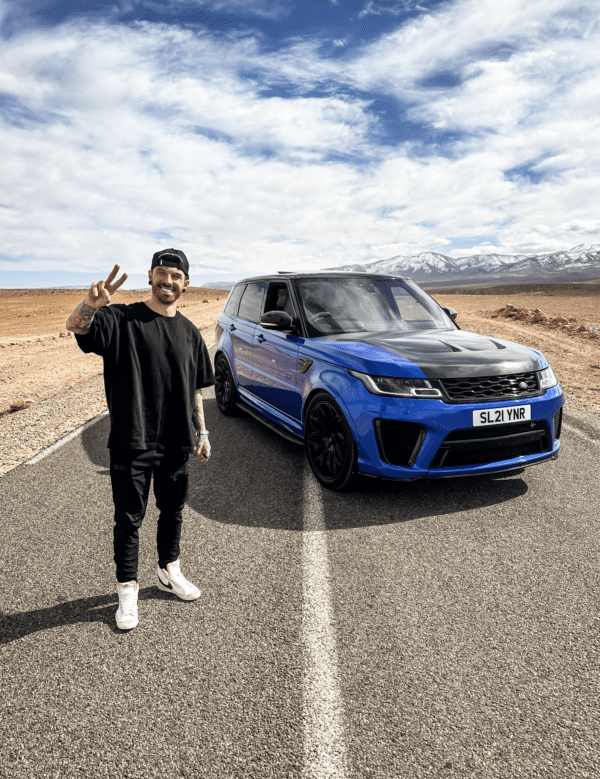 WIN MAT ARMSTRONG’S RANGE ROVER SVR + £10,000!